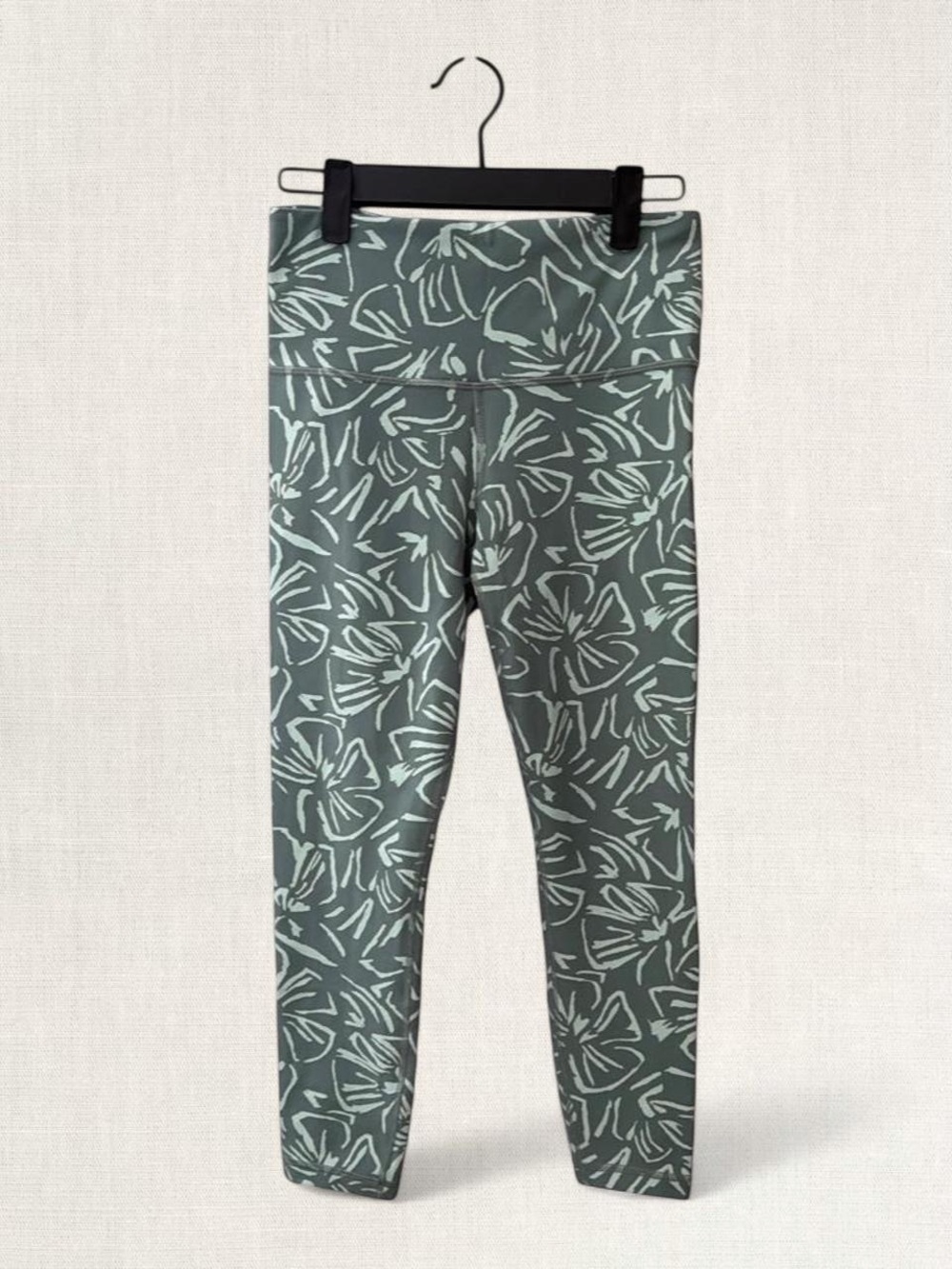 Athleta Women’s Green Floral Print Cropped Leggings